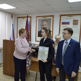 Поздравили сотрудников ОМВД России по районам Матушкино и Савелки с профессиональным праздником